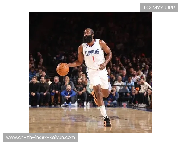 开拓者缺乏稳定进攻组织点，战术执行混乱与篮板保护不足